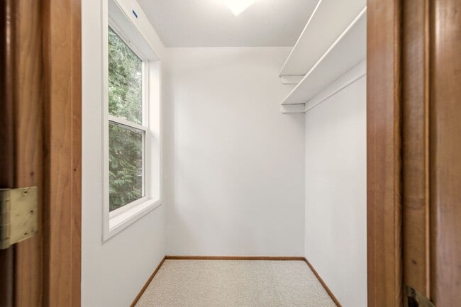 Building Photo - 21979 SW Mandan Dr