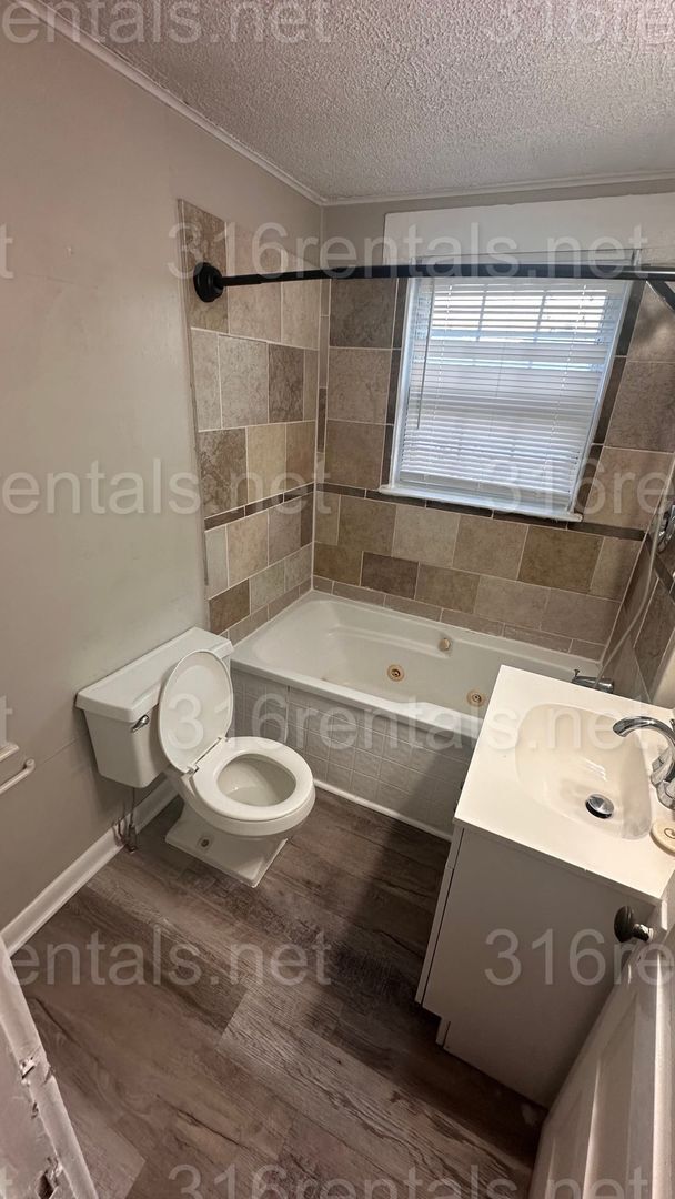 Building Photo - $695- 2 bed 1 bath - Newly Remodeled Duplex
