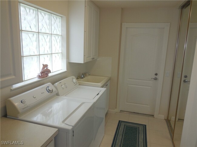 Building Photo - 4238 Redonda Ln