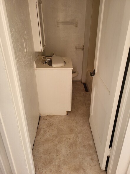 Building Photo - 1521 NW 45th St