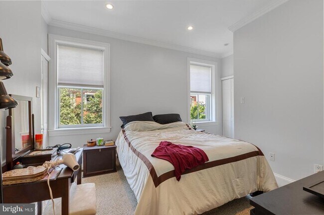 Building Photo - 1704 Wallace St