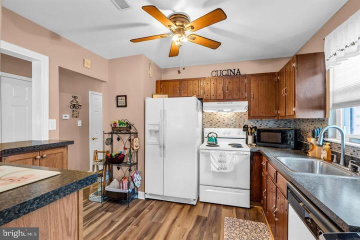 Building Photo - 27 Florence Tollgate Pl