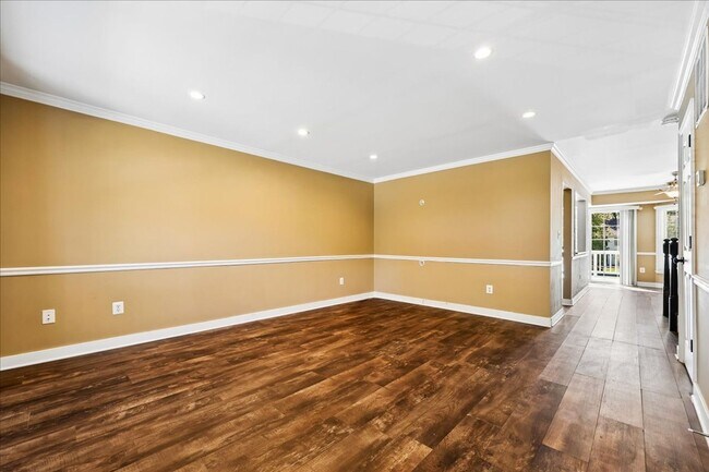 Building Photo - Luxury Townhome at Lake Linganore