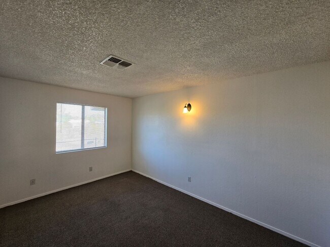 Building Photo - Coming Soon!!! 2 bedroom 1 bath