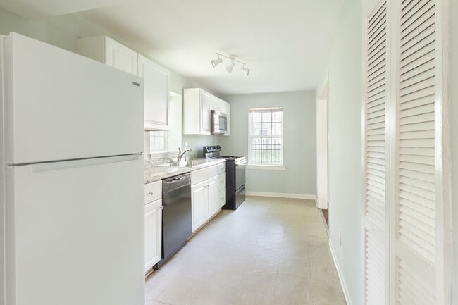 Building Photo - Spacious 3bd/2ba On Quiet Street Minutes From Atlanta BeltLine and I-20/75/85!