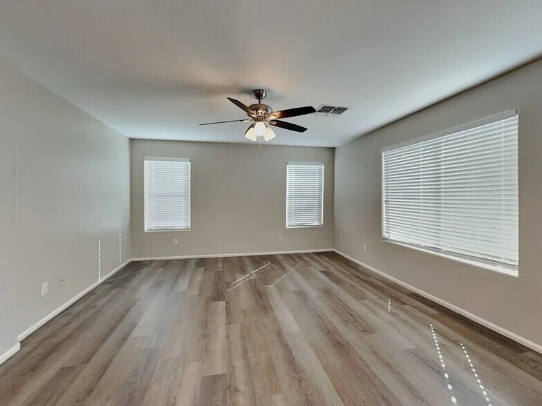 Building Photo - 7261 W Glenn Dr