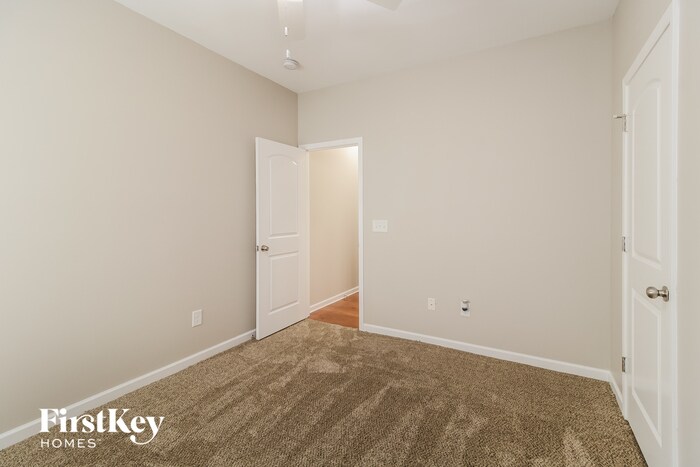 Building Photo - 323 Summergate Dr