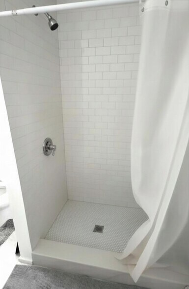 Building Photo - 114 Main St