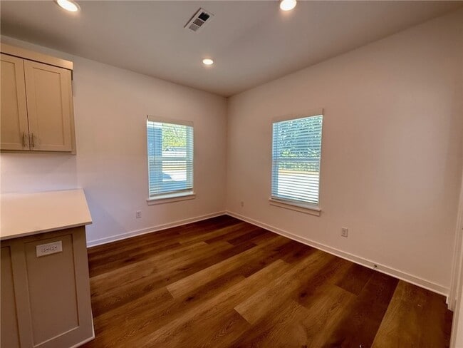 Building Photo - 820 Dockery Ln