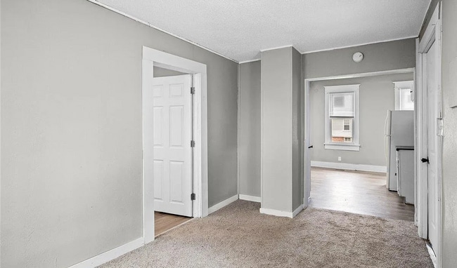 Building Photo - Modern 3 Bed 1 Bath - Section 8 Friendly