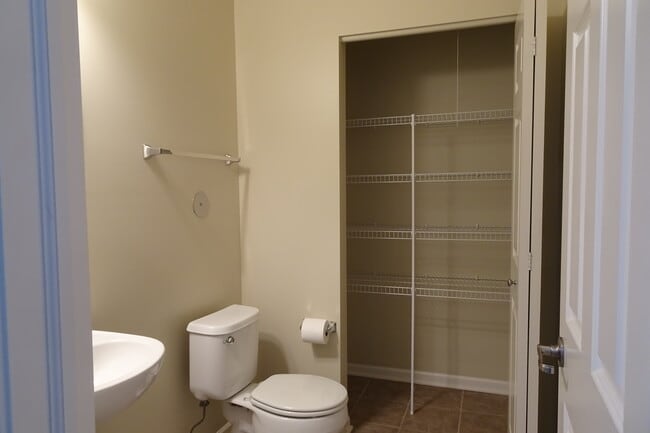 Building Photo - 2203 S Crambourne Way