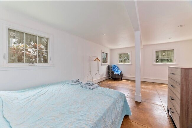 Building Photo - 744 Wainaku St