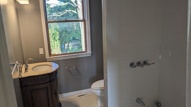 Building Photo - 1723 Rebecca St