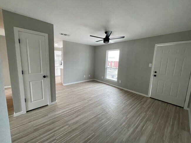 Building Photo - 1603 Benttree Dr