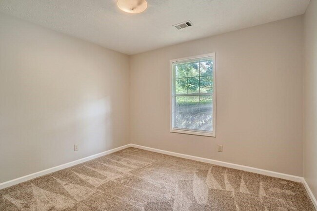 Building Photo - 4003 River Rock Way