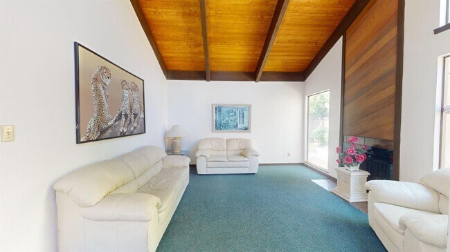 Building Photo - Spacious 2/1 Condo in Gated Community