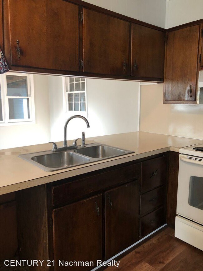 Building Photo - 3 br, 1 bath House - 20 W Southampton Avenue