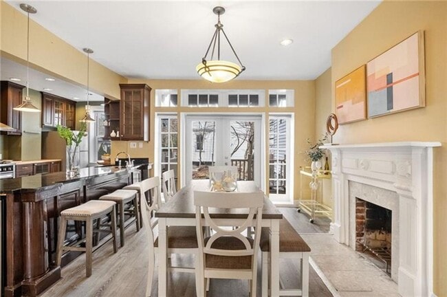 Building Photo - Luxurious 5-Bedroom Rental in the Heart of...