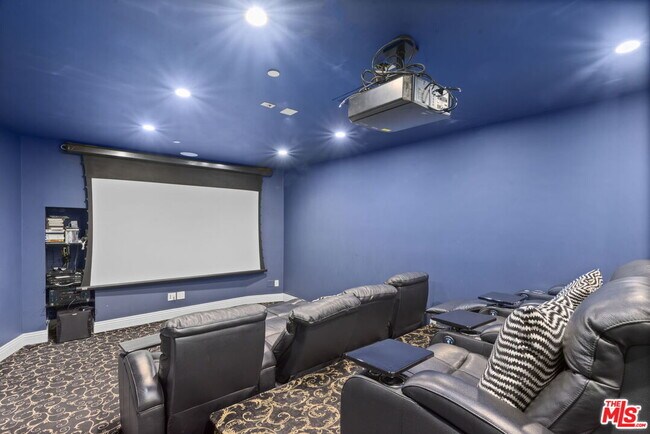Building Photo - 1465 Robmar Dr