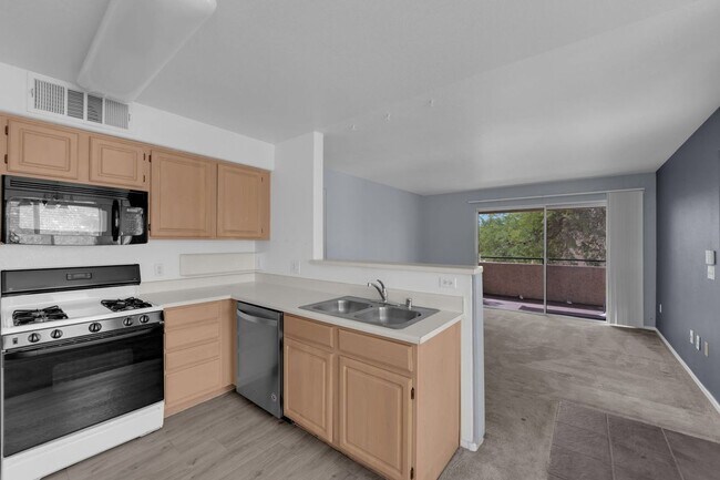 Building Photo - 5710 E Tropicana Ave