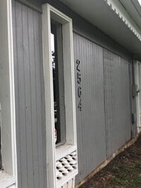 Building Photo - 2 Bed 1 Bath Home