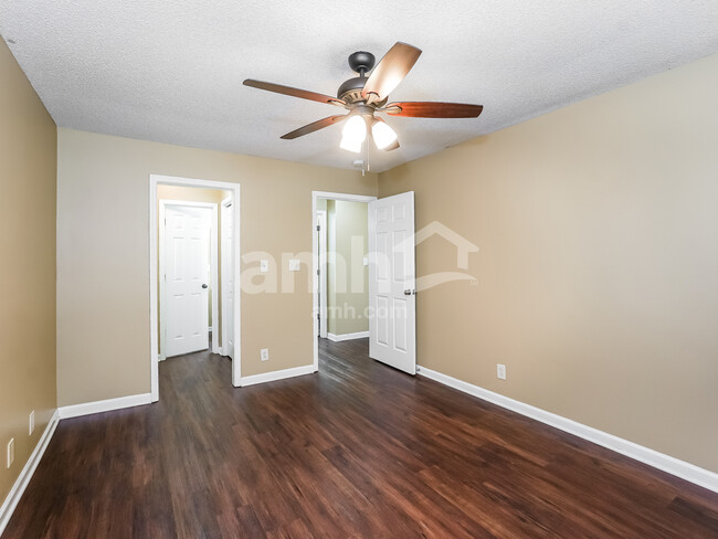 Building Photo - 1402 Addison Dr