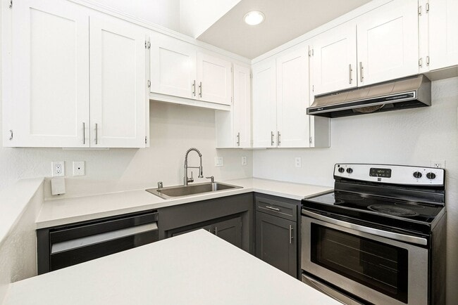 Building Photo - 308A Estrella Ave