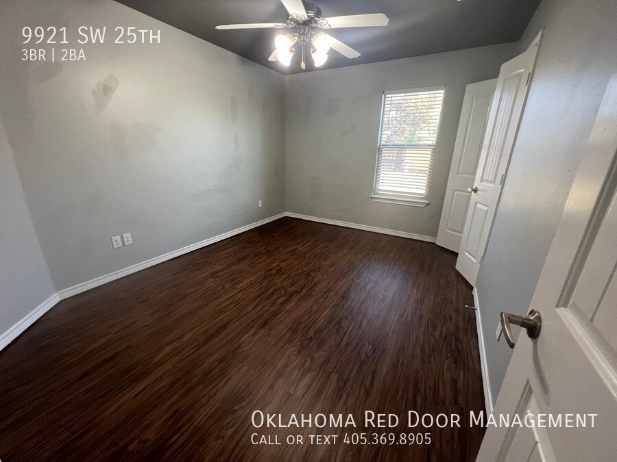 Building Photo - 9921 SW 25th-