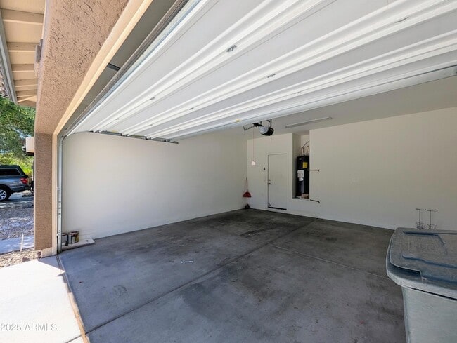 Building Photo - 2734 W Bowker St