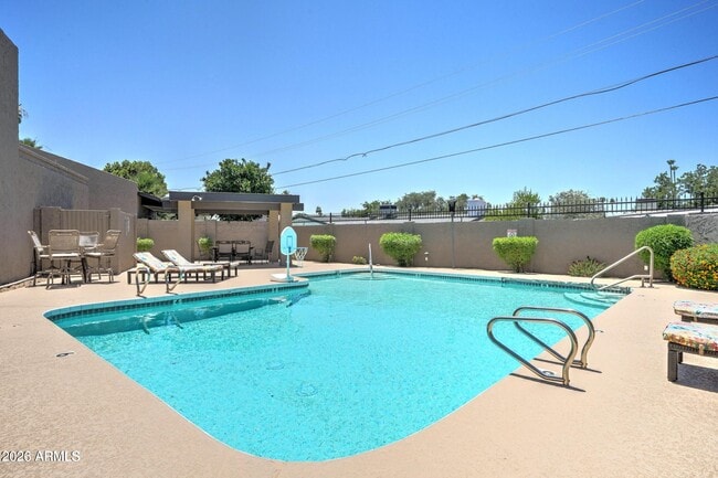 Building Photo - 616 E Manzanita Dr