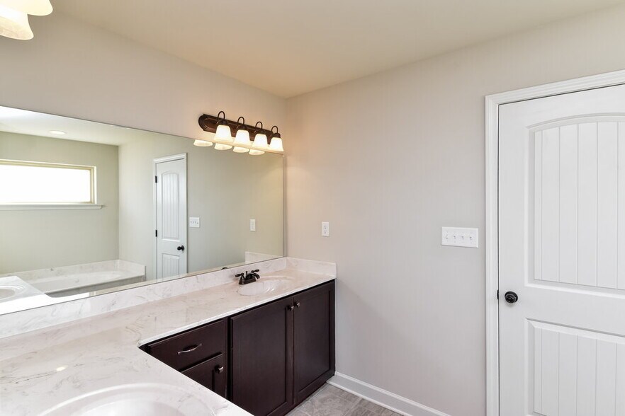 Building Photo - 3555 Sabra Ln