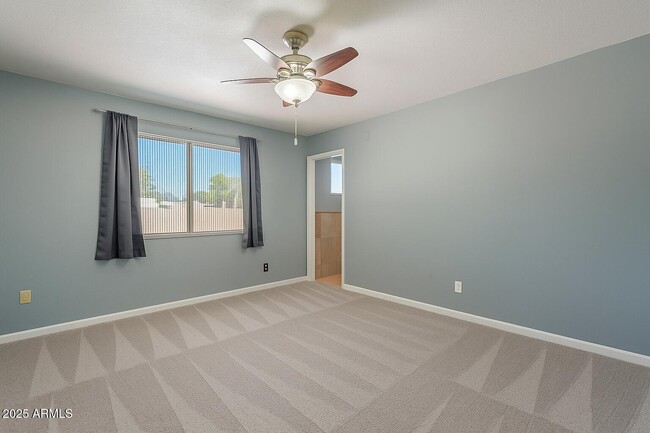 Building Photo - 3236 S Kenwood Ln