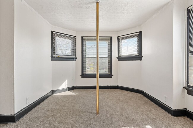 Building Photo - 1 Bedroom Affordable Housing Apartment