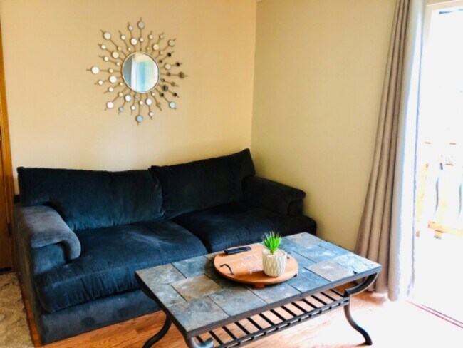 Building Photo - 342 E Dowling Rd