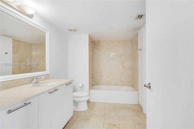 Building Photo - 1800 N Bayshore Dr