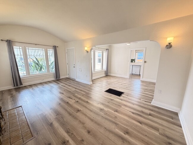 Building Photo - Upgraded 3BD Home | 2-Car Garage + Bonus Room | Private Backyard — South LA