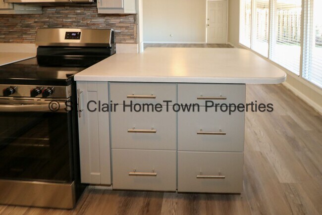 Building Photo - Remodeled Duplex on Logan Martin Lake