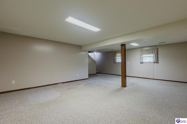 Building Photo - 1900 Clearview Dr