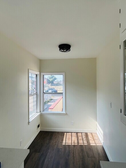 Building Photo - 1029 W 84th St