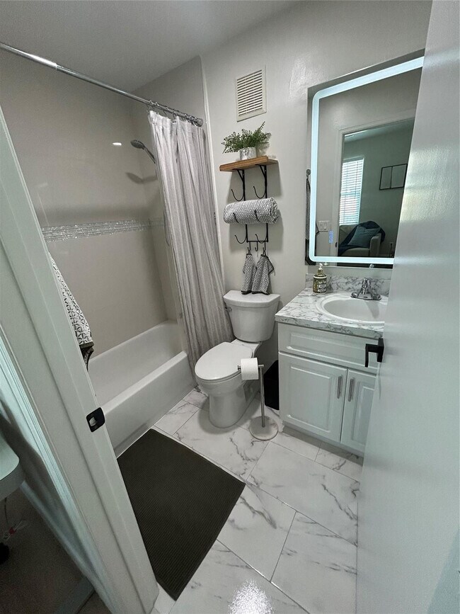 Building Photo - 711 SW 122nd Ave