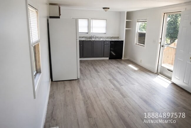 Building Photo - 715 23rd St NW