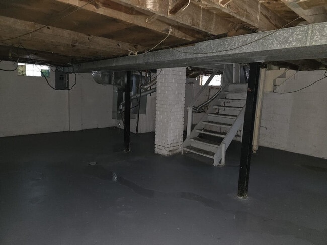 Building Photo - 9120 Winthrop St