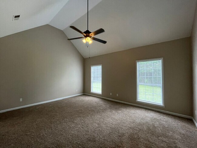 Building Photo - 440 Blue Lake Dr