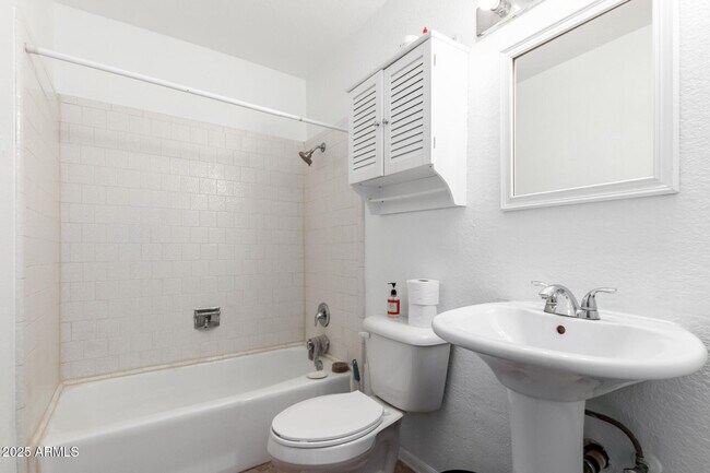 Building Photo - 1341 W Shannon St