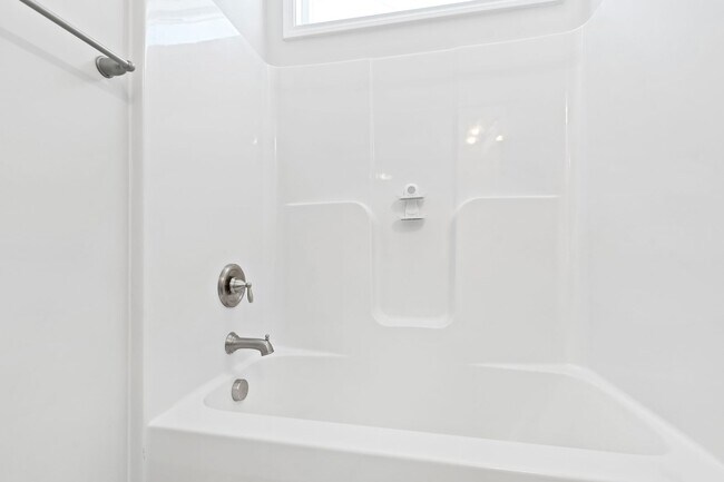 Building Photo - Like New 3 Bedroom Home Walk to DT Clayton!