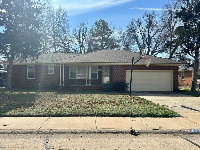 Primary Photo - 1224 Westlawn Dr