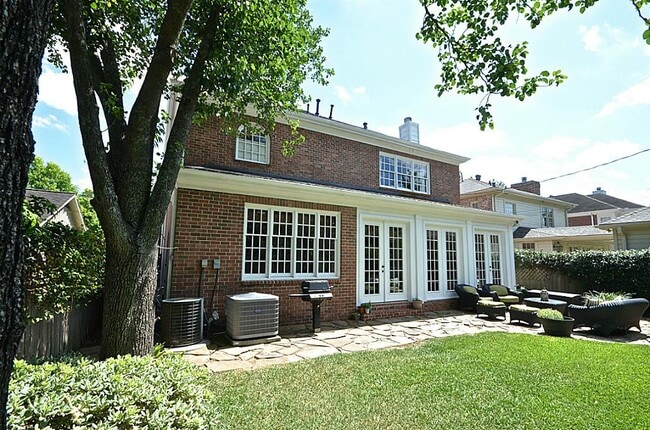 Building Photo - 4142 Villanova St