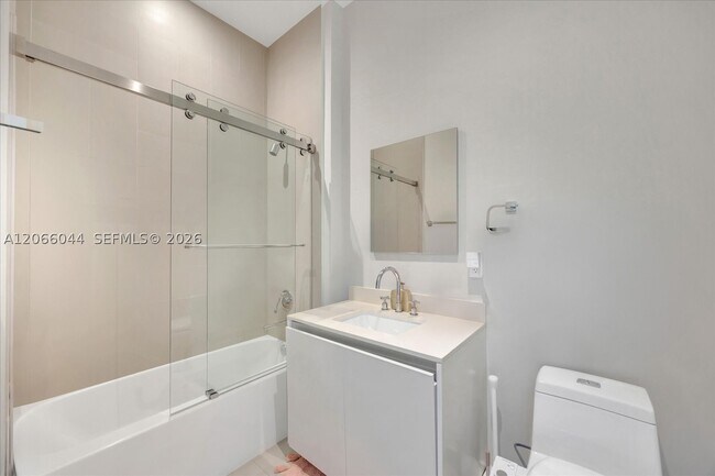Building Photo - 2821 S Bayshore Dr