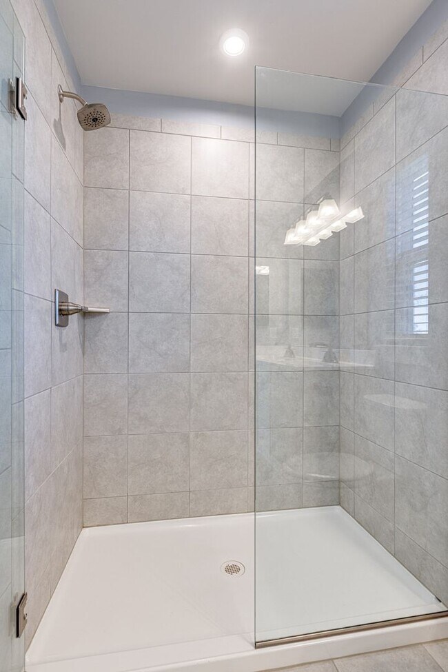 Building Photo - Brentwood Home For Lease