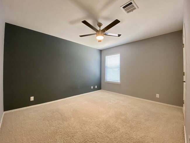 Building Photo - Medical Center/USAA/ UTSA 3 BD/2.5 BA Ready for Move In!